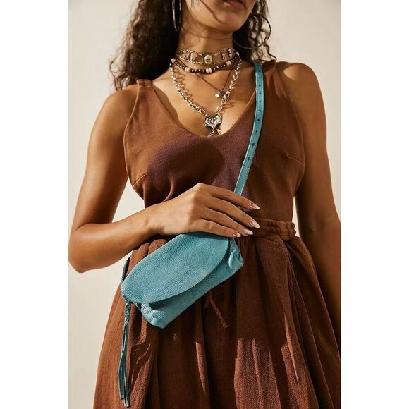 NWT  Free  People We The Free Rider Crossbody Bag 
4.3 L
7.3”W - Picture 1 of 13